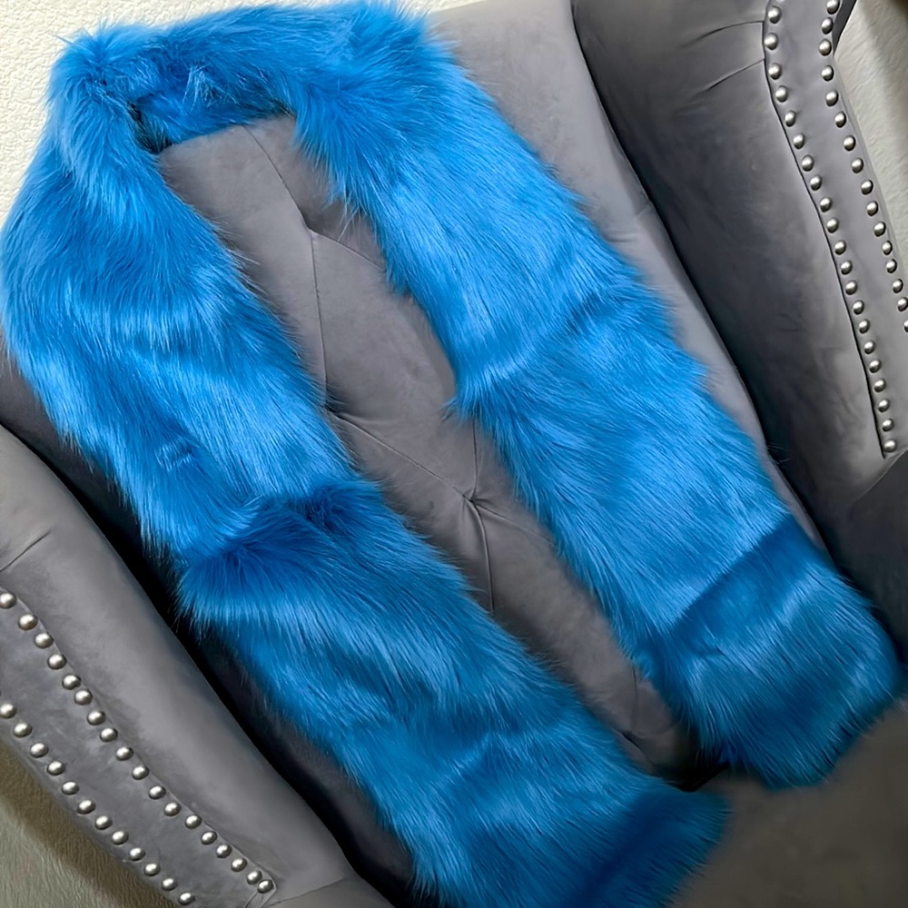 Oversized bright blue faux fur scarf with silk like lining